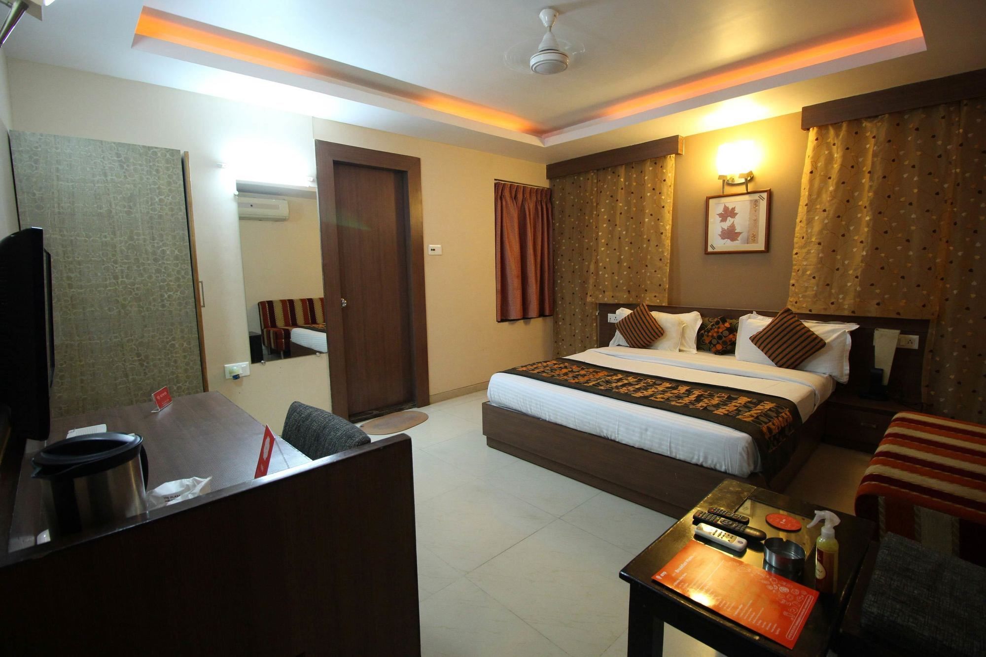 Oyo 4161 Hotel Shailly Inn Ahmedabad Exterior photo