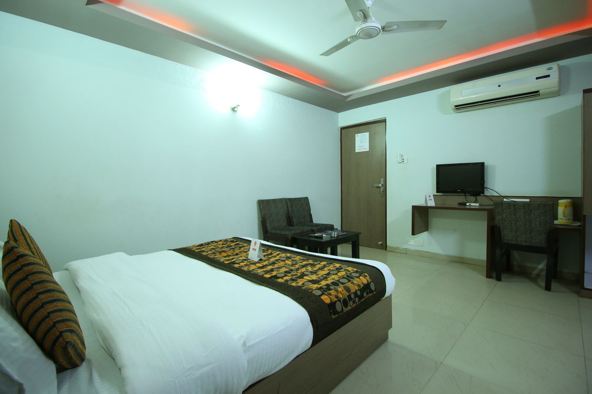 Oyo 4161 Hotel Shailly Inn Ahmedabad Exterior photo