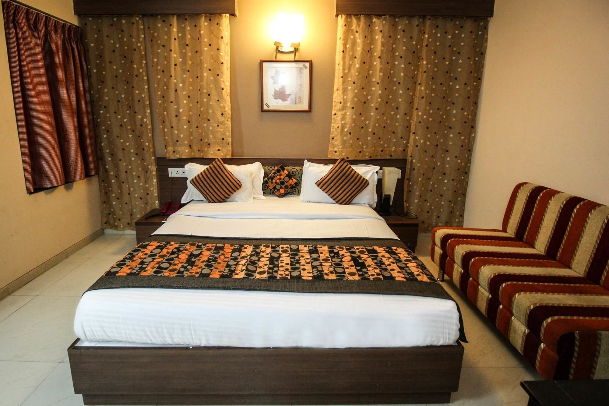 Oyo 4161 Hotel Shailly Inn Ahmedabad Exterior photo