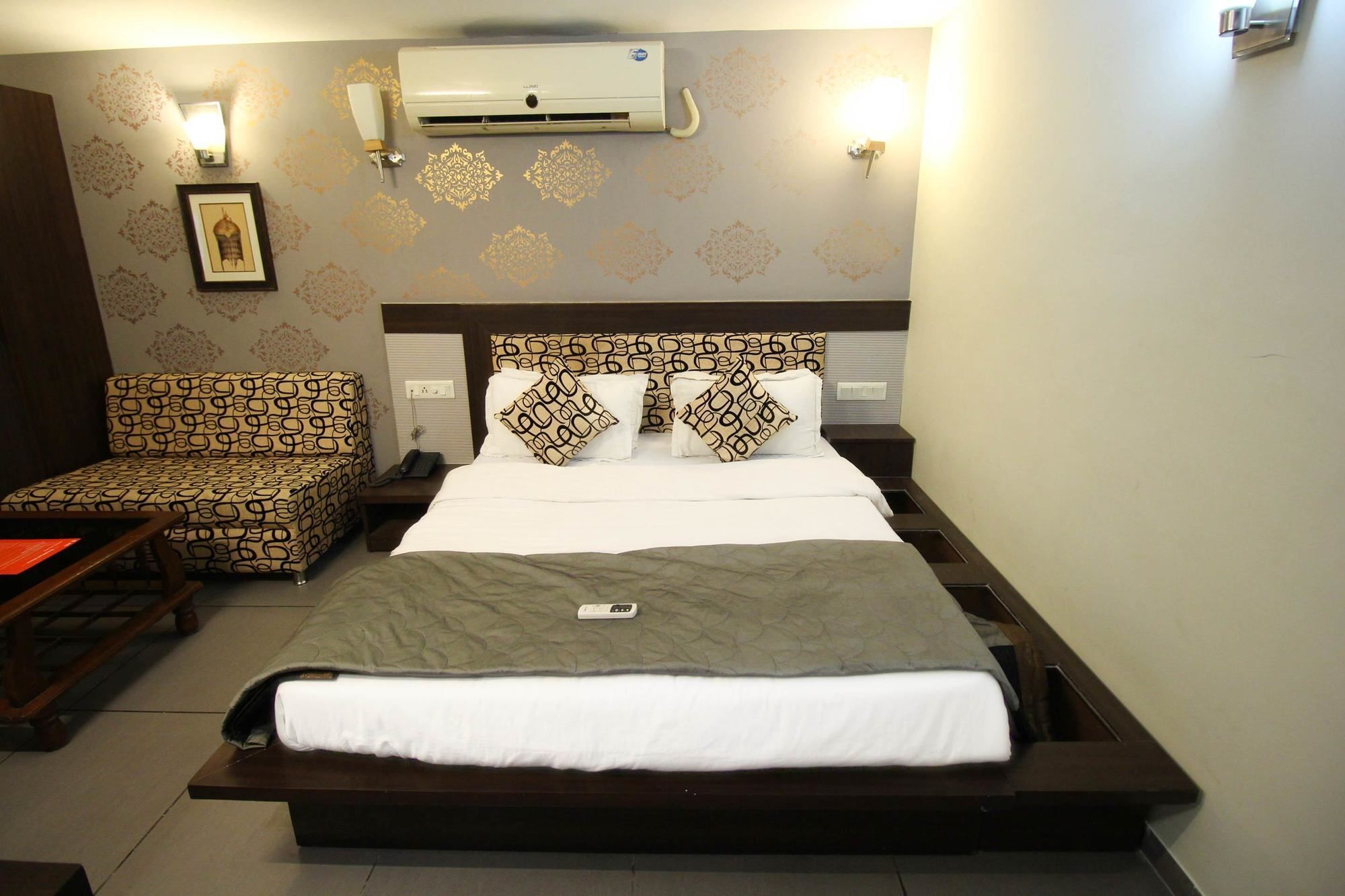 Oyo 4161 Hotel Shailly Inn Ahmedabad Exterior photo